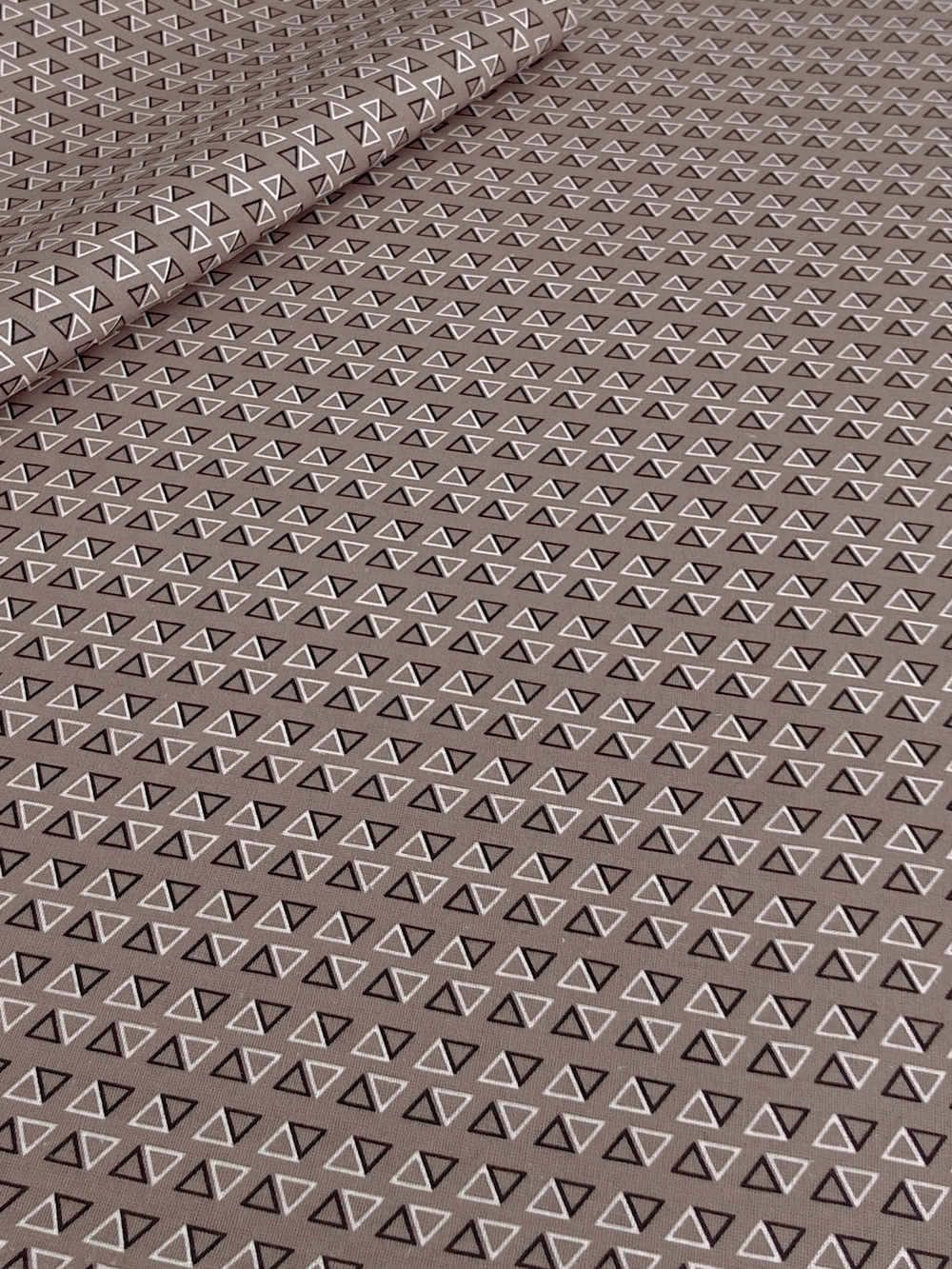 Ткань бязь плательная, рис. "Треугольники", ширина 150 см, арт. 112