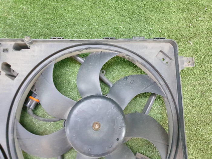 Диффузор с вентиляторами Land-Rover Freelander 2 (2006-2014) 2.2