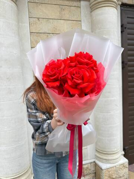 Букет красных французских роз 3 штуки