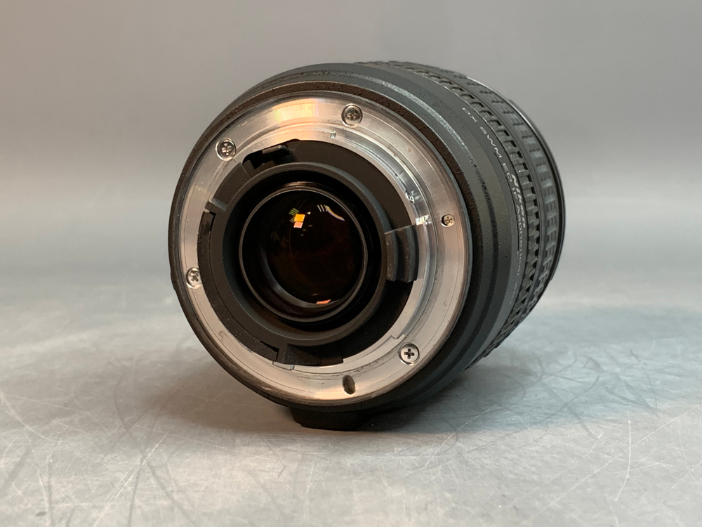 Nikon 18-70mm 3.5-4.5G ED-IF AF-S DX Zoom Nikkor, внутри немного пыли