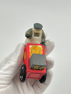 Фигурка Продавец претцелей Department 56