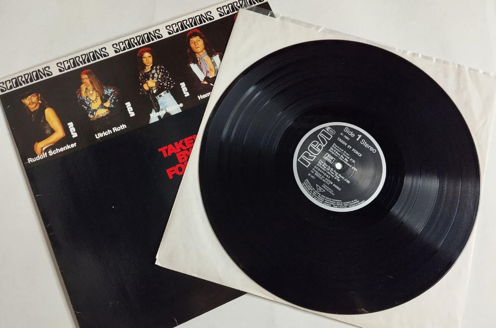 Винтажная виниловая пластинка LP Scorpions Taken By Force (Germany 1983)