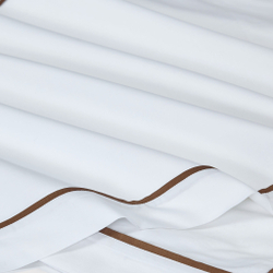 Постельное белье 2 спальное евро Сlaire&Caroll George белое с темно-коричневым кантом