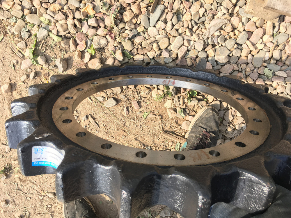 Звездочка JCB JS180/200/220 CASE CX160/180/210 HSB