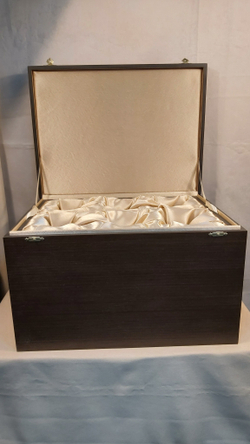 Футляр подарочный/ для хранения из шпона венге  для 12 елочных шаров