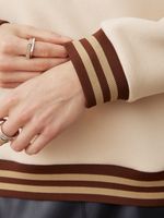 СВИТШОТ НА ОДНО ПЛЕЧО «WINNER» КРЕМ-БРЮЛЕ