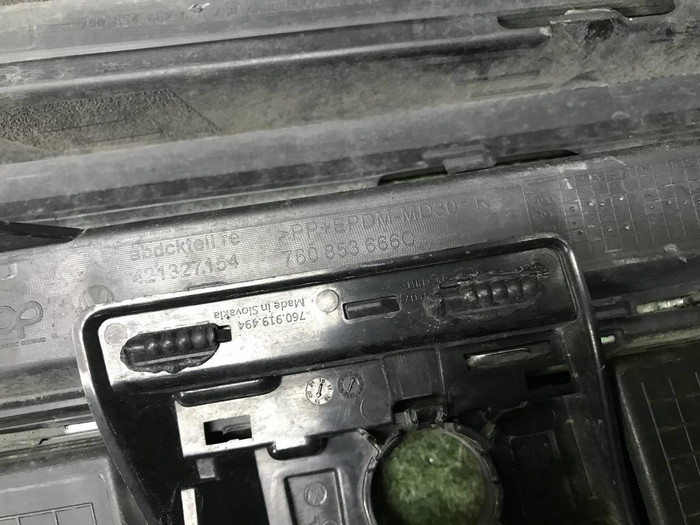 Решетка переднего бампера VW Touareg 3 (18-23)