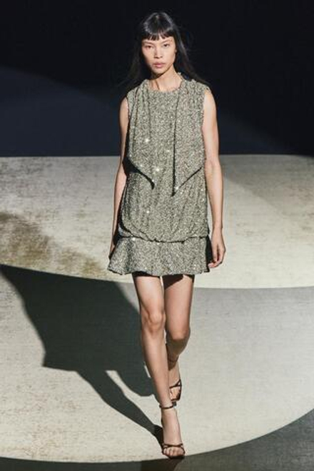 ZARA ПЛАТЬЕ С ПАЙЕТКАМИ И ОБОДКОМ — ZW COLLECTION, СЕРЕБРИСТЫЙ