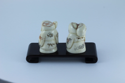 Сет нэцкэ Дзюродзин и Фукурокудзю на подставке