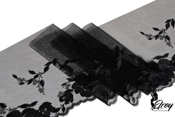 05-151 Вышивка на неэл. сетке 23 см, черный (левая)