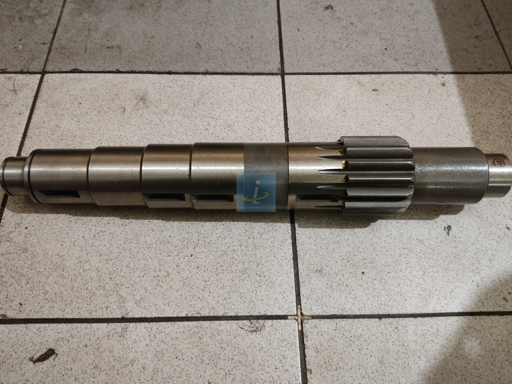 Вал промежуточный (16 зуб.) 236-1701048