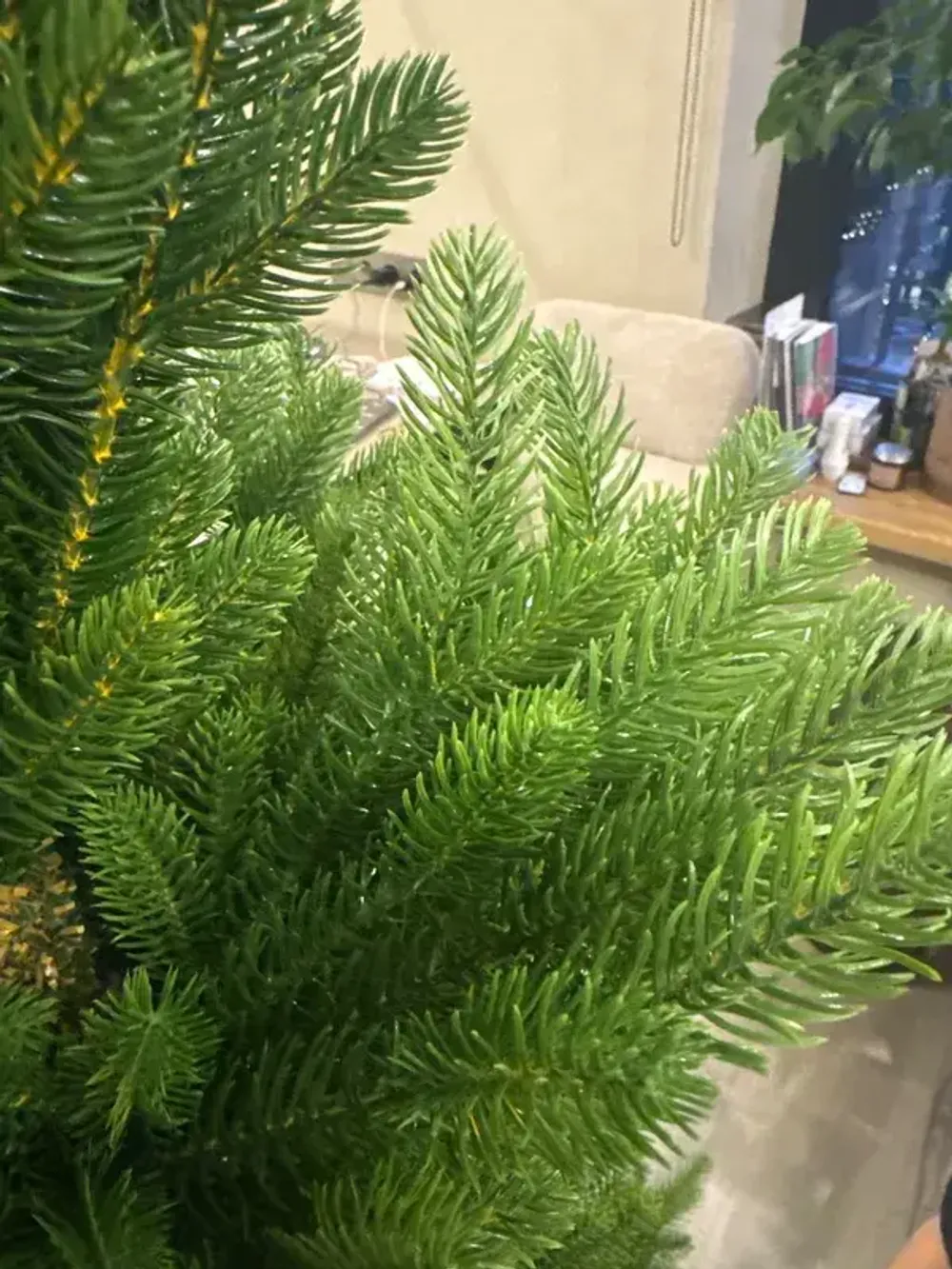 Искусственная елка на ножке «Николь» (Литая хвоя) 180 см / 1,8 м