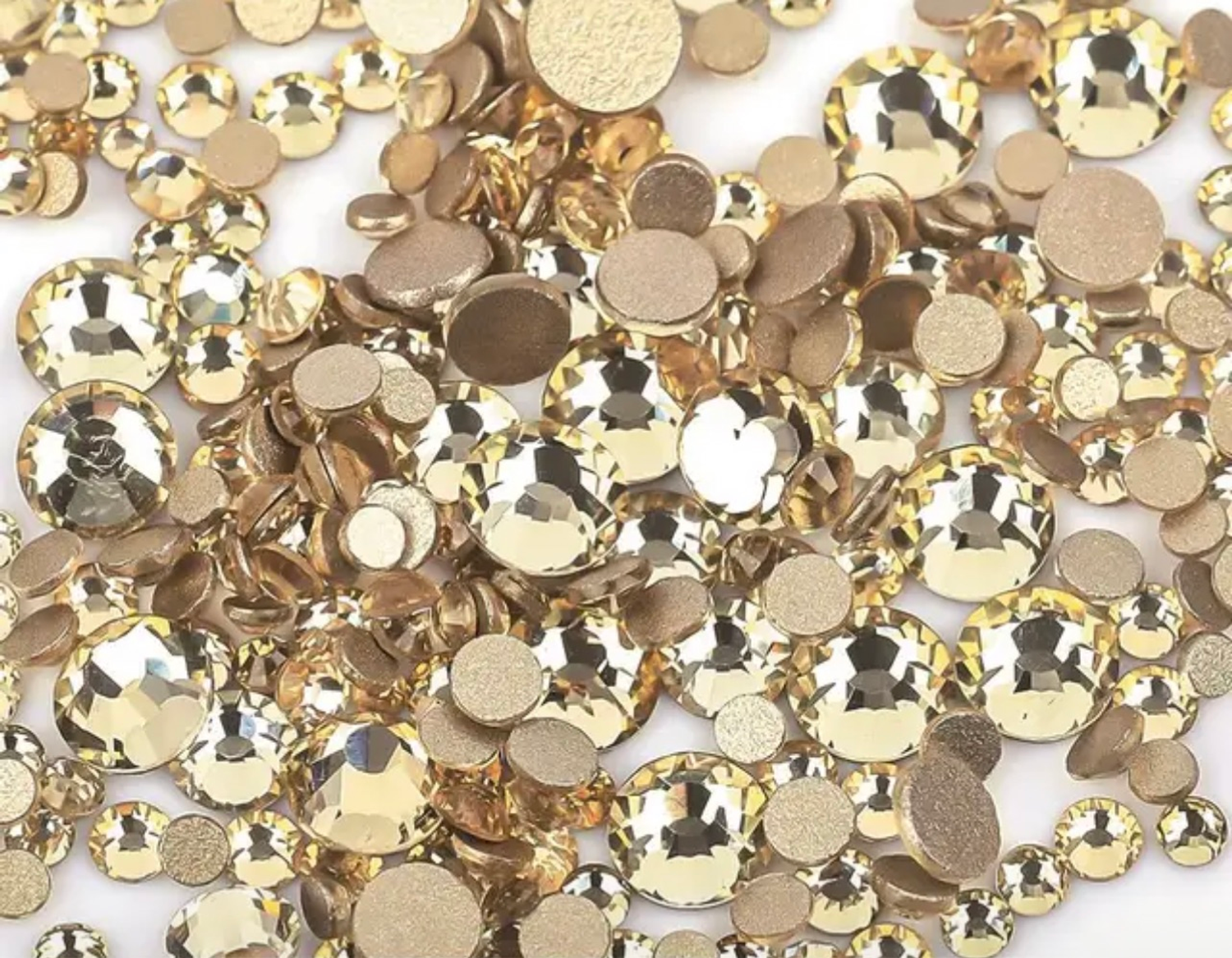 Стеклянные стразы  (размер микс) 1140шт, цвет  светлое золото