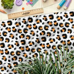 Ткань муслин яркий леопард на белом фоне