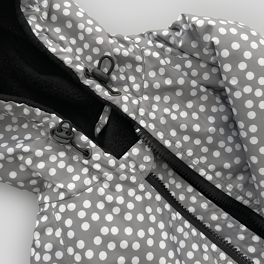 Куртка (точки на сером)