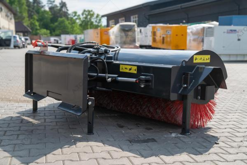 Щетка дорожная на мини погрузчик - AТOM 2000 Bob-Tach