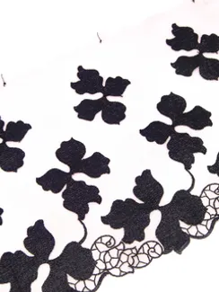 05-147 Вышивка на неэл. сетке 23 см, телесный/черный (левая)