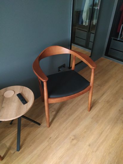 Стул деревянный обеденный с мягким сиденьем Round (Kennedy) орех