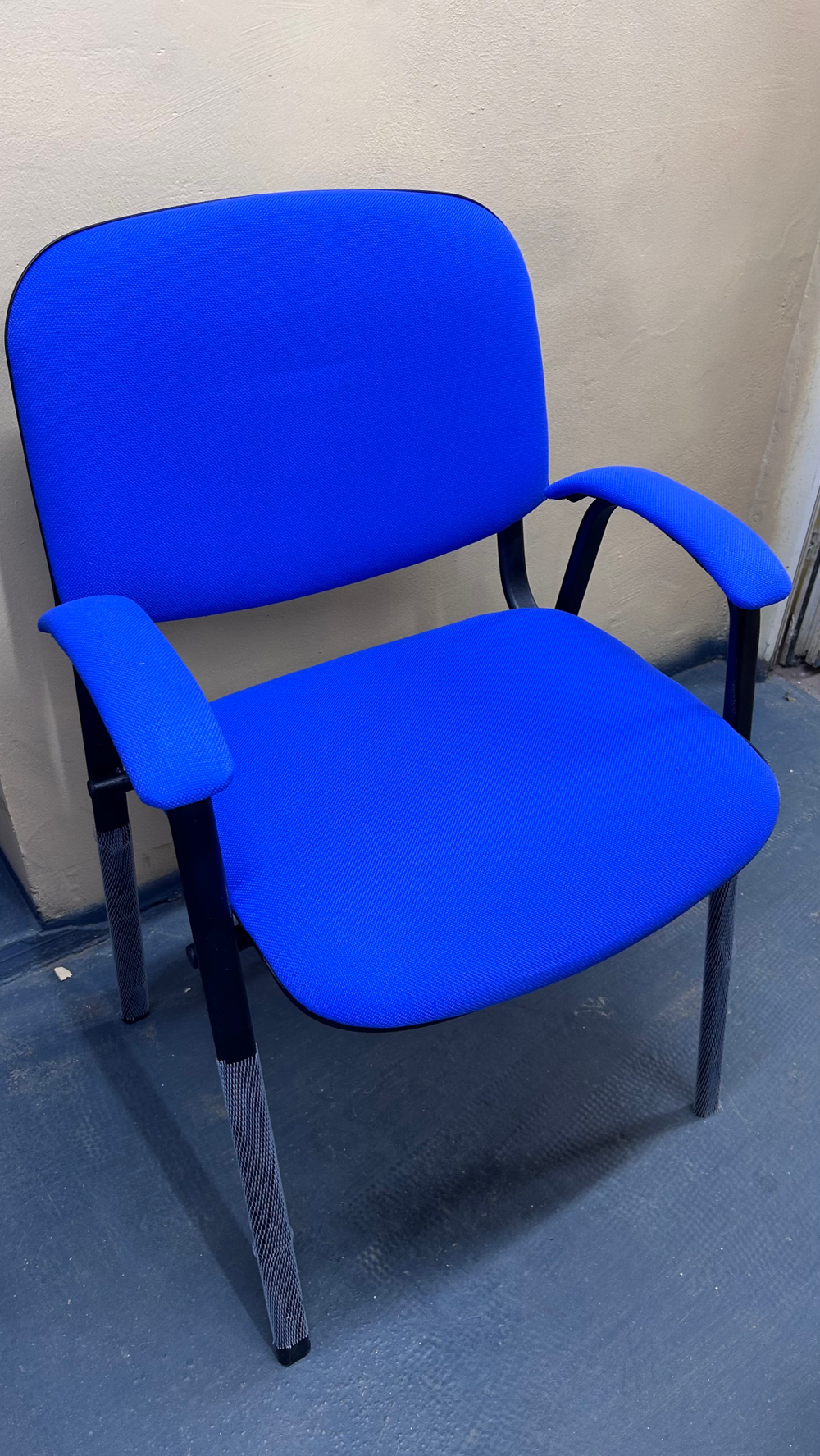 Стул офисный Изо ( ткань синяя)