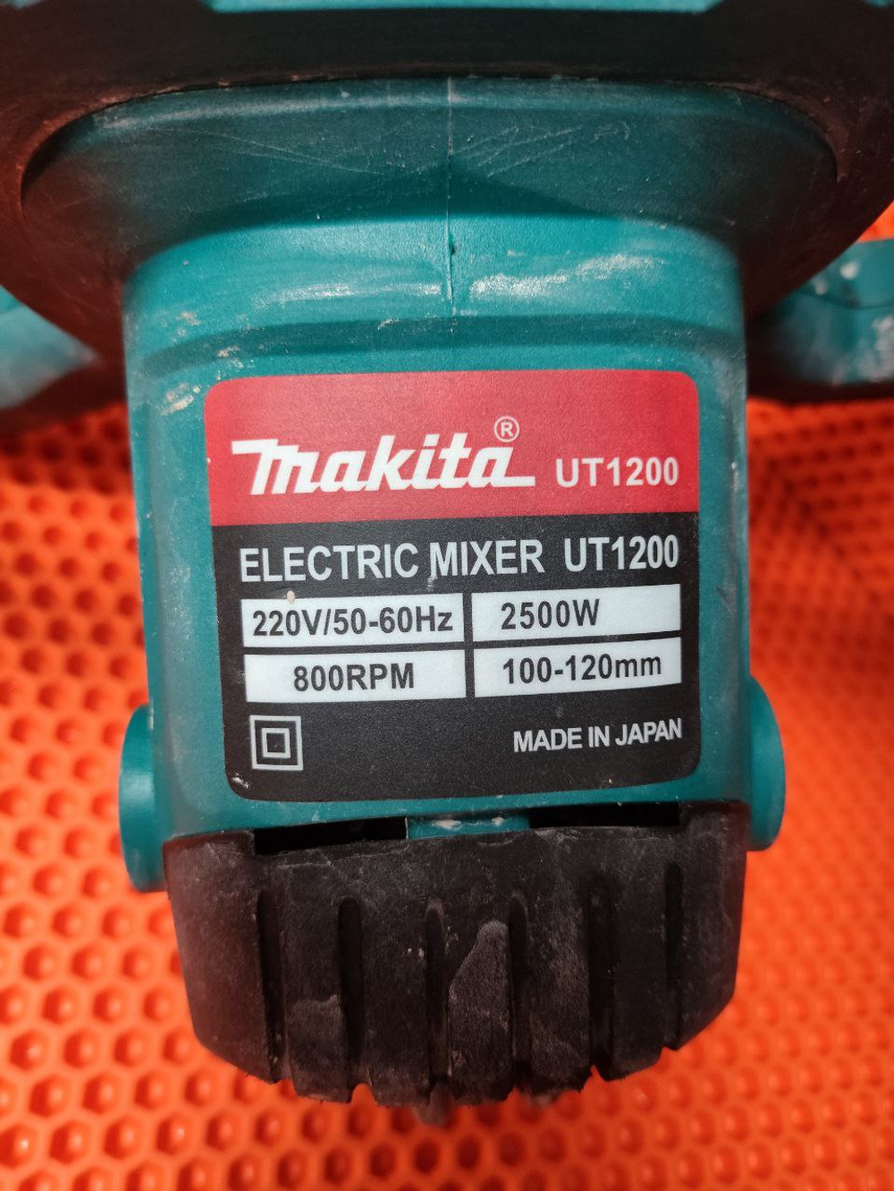 Миксер строительный Makita UT-1200