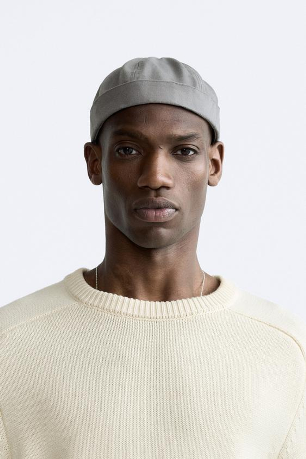 ZARA КЕПКА БЕЗ КОЗЫРЬКА, СВЕТЛО-СЕРЫЙ