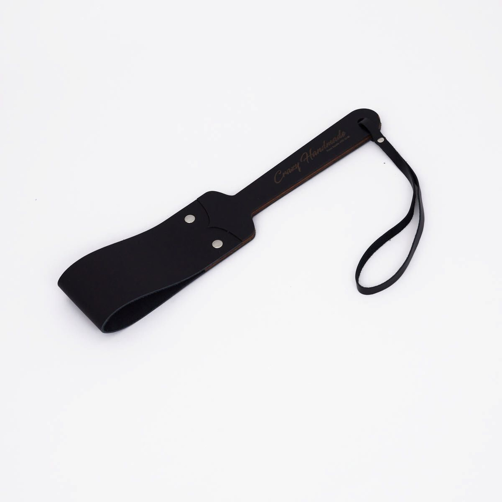 Черный кожаный паддл с деревянной ручкой - 34 см.