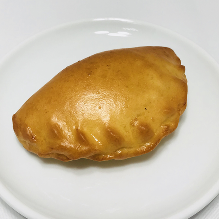 Пирожок с зеленым луком и яйцом