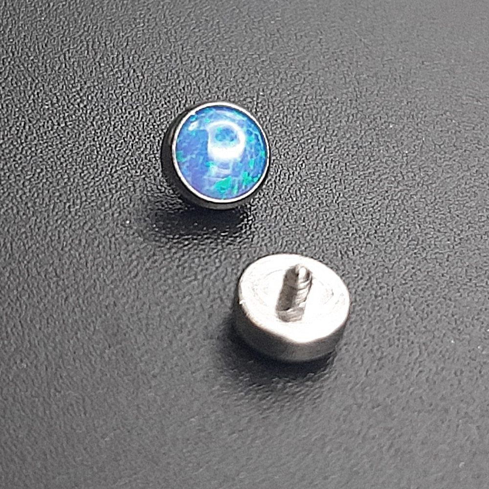 Накрутка для микродермала круглая 4 мм с синим опалом, толщина резьбы 1,6 мм для пирсинга. Титан G23