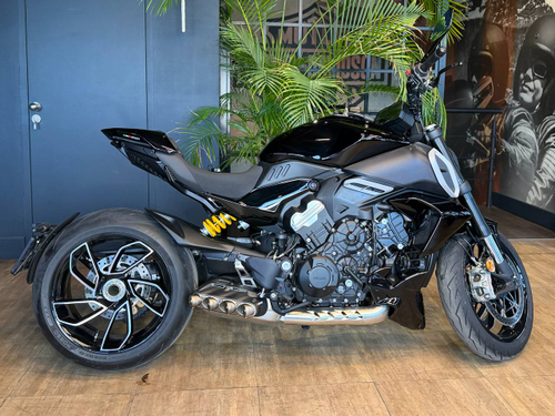 Ducati Diavel V4 (2025) + Akrapovic Titanium