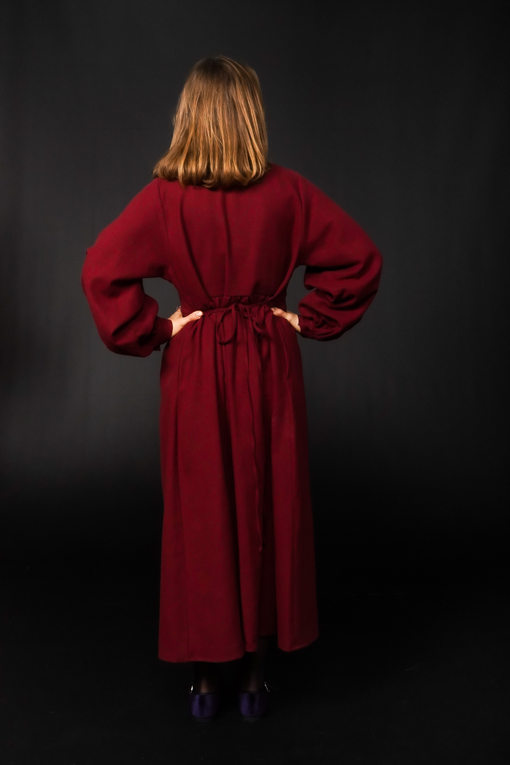 Платье с асимметричной рюшей "Герда" из крапивы бордо