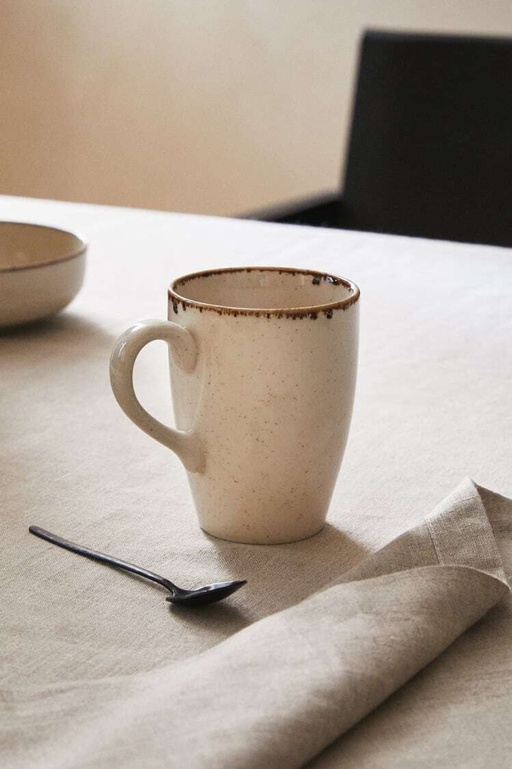 ZARA HOME ФАРФОРОВАЯ КРУЖКА ПОД СТАРИНУ, СВЕТЛО-БЕЖЕВЫЙ