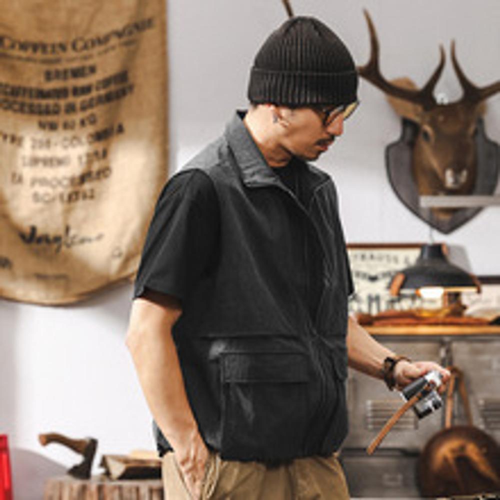 Тонкий жилет из леоцела для мужчин с накладными карманами