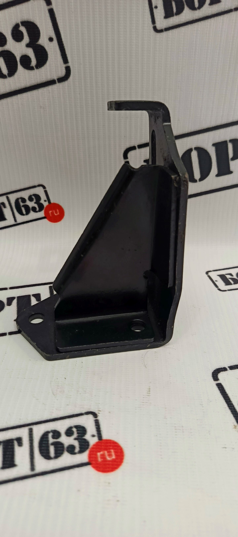 Кронштейн натяжителя ремня генератора 2110