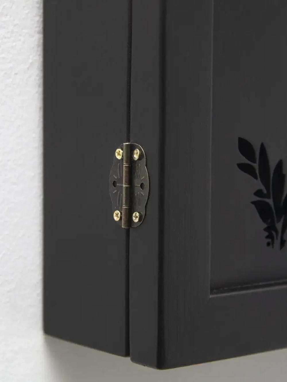 Ключница настенная в прихожую закрытая