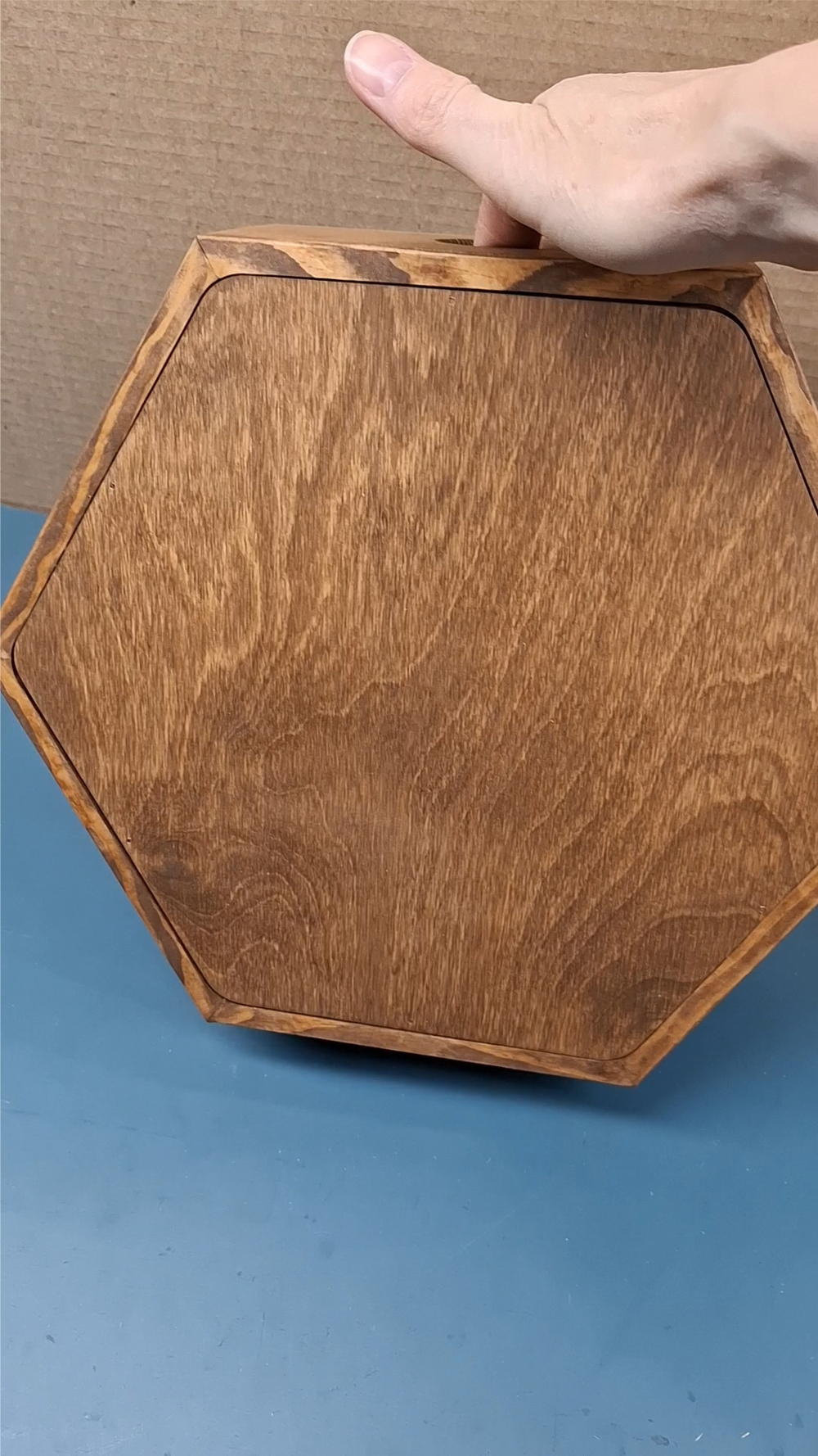 Копилка для винных пробок деревянная, шестигранная, с покраской