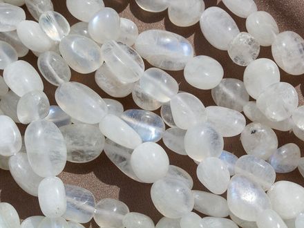 Нить бусин из лунного камня 9-10,5мм(галтовка)