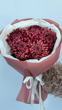 Букет 5 хризантем бигуди в упаковке