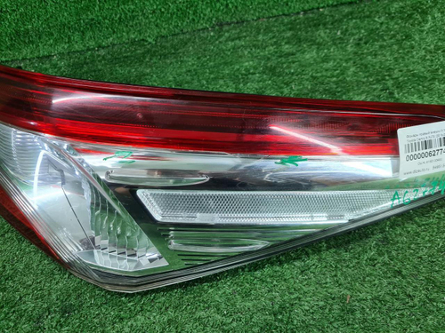 Фонарь правый внеш Toyota Camry xv70 17-нв галоген