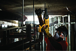 Бесщеточный перфоратор DEWALT DCH133N