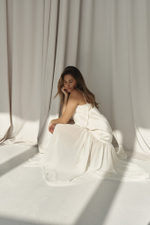 Платье на тонких бретелях