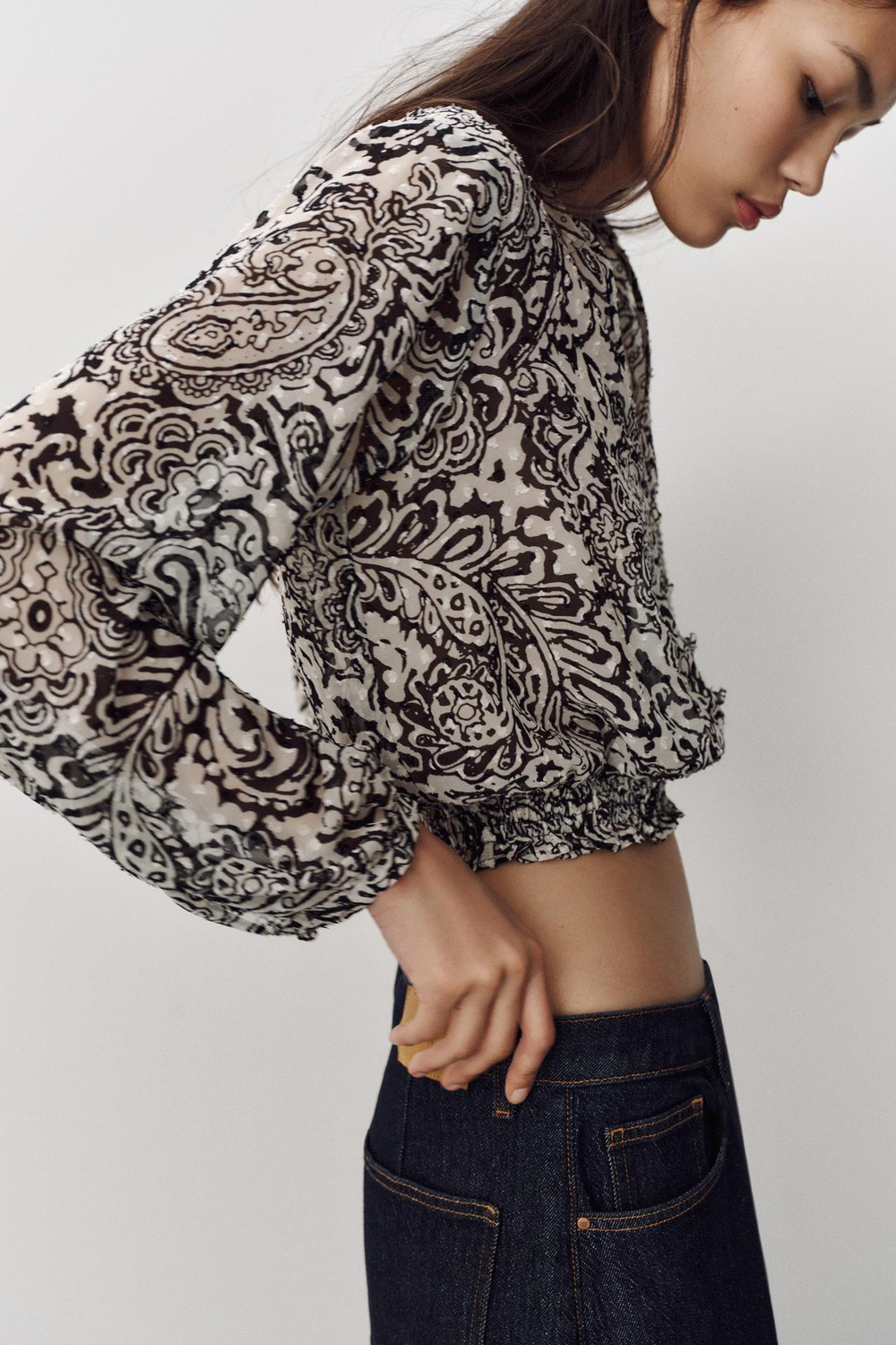 ZARA РУБАШКА ИЗ ТКАНИ С ПРИНТОМ И ВЫШИВКОЙ, БЕЛЫЙ/ЧЕРНЫЙ