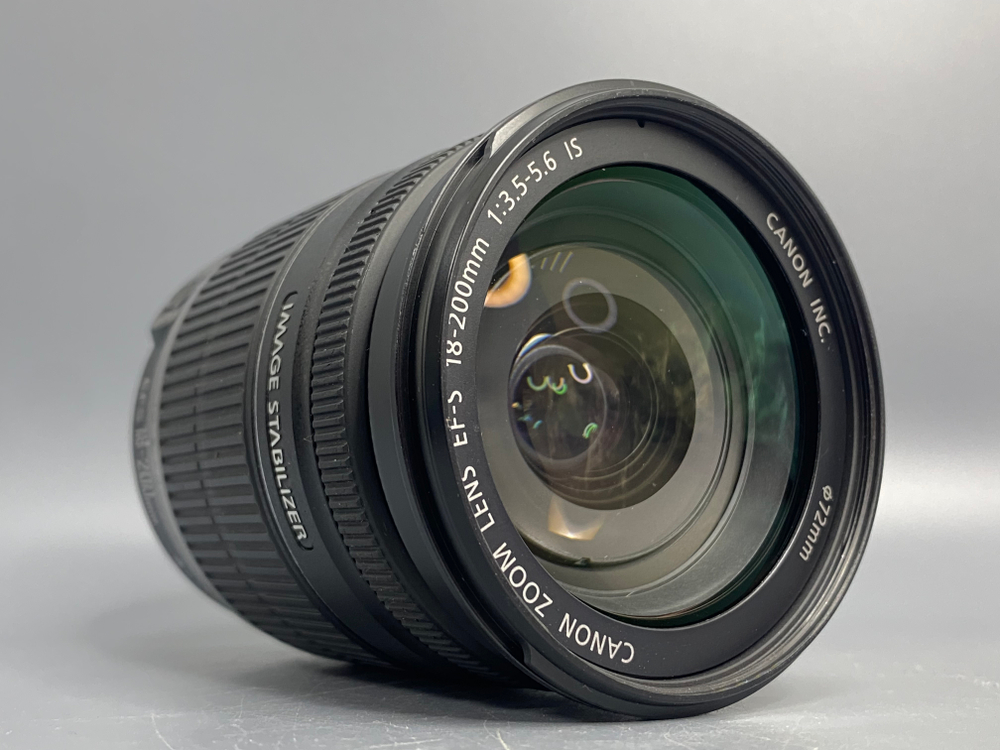 Canon EF-S 18-200mm 3.5-5.6 IS