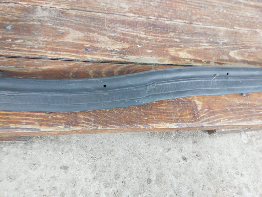 Уплотнитель крышки багажника Chery Arrizo 8 22-нв Б/У Оригинал 554000732AA