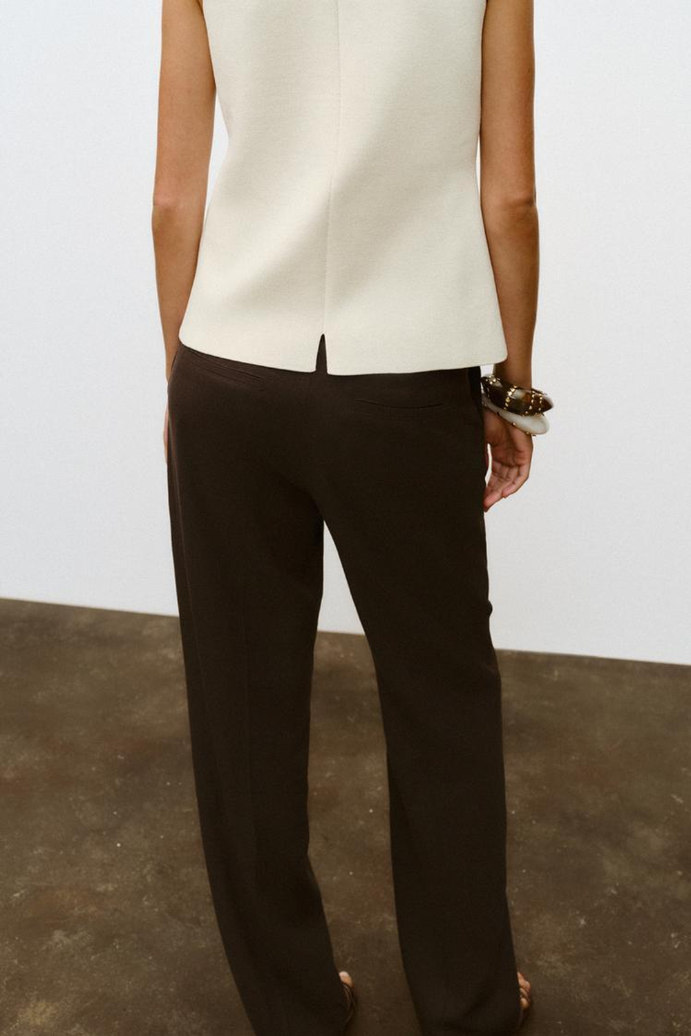 ZARA ТРИКОТАЖНЫЙ ЖИЛЕТ С ОБТЯЖНЫМИ ПУГОВИЦАМИ, ЭКРЮ