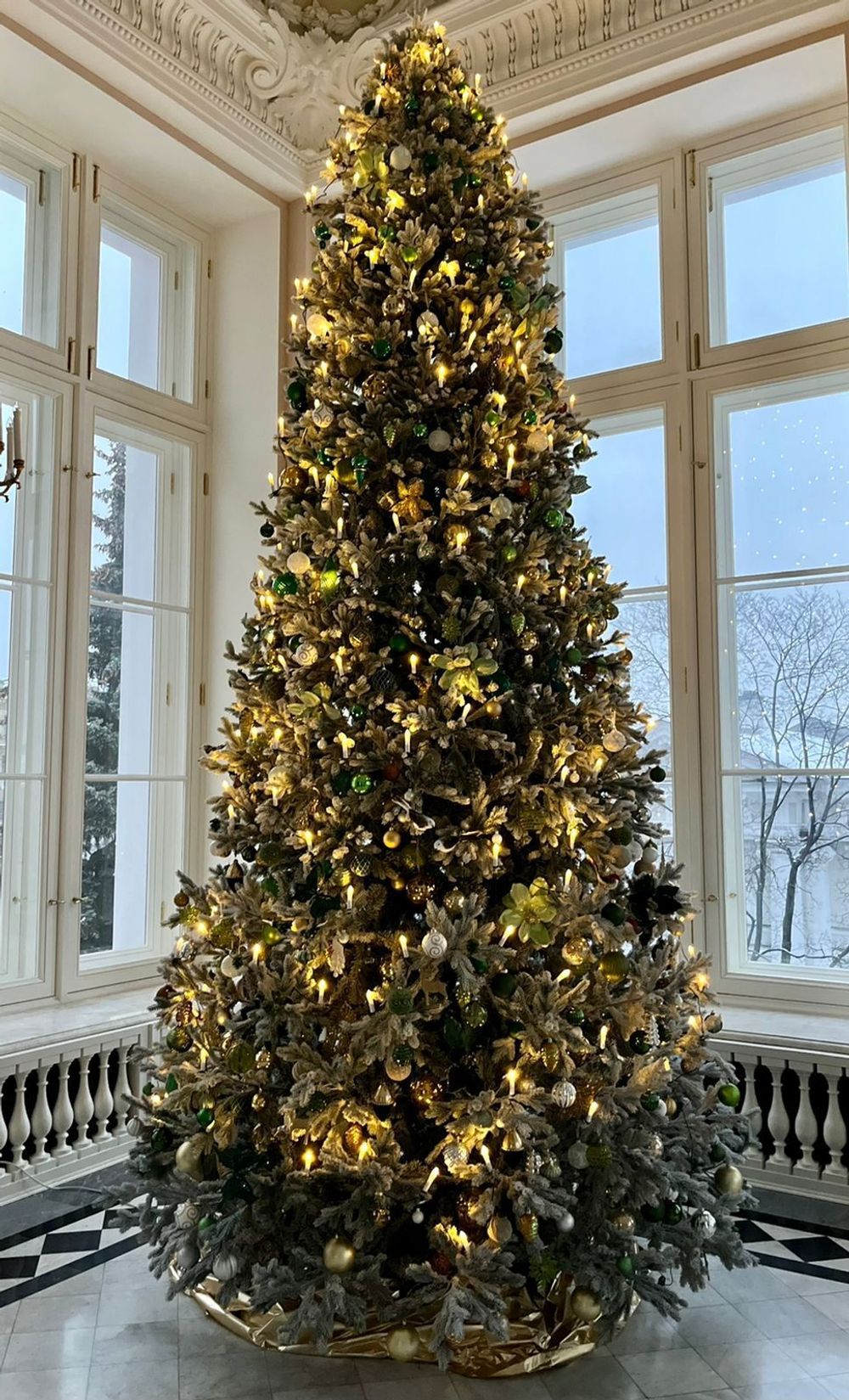 Большая елка заснеженная «Сказочная» (Литая+пвх) 4 м