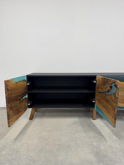 Европейский сервант из ореха и бирюзовой смолы