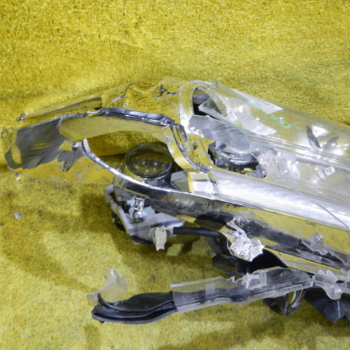 Битая Фара правая Toyota Land Cruiser 200 (2015-2021) LED