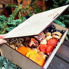 Подарок-бокс из сухофруктов и орехов «Наслаждайся»