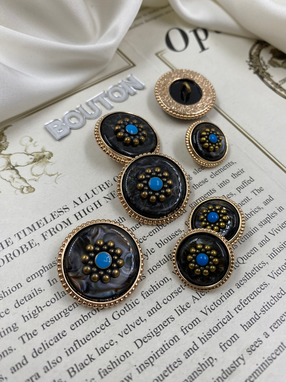 Пуговицы винтажные черный перламутр с цветком