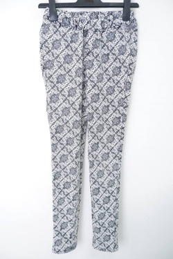 Брюки с красивым принтом 42 размер